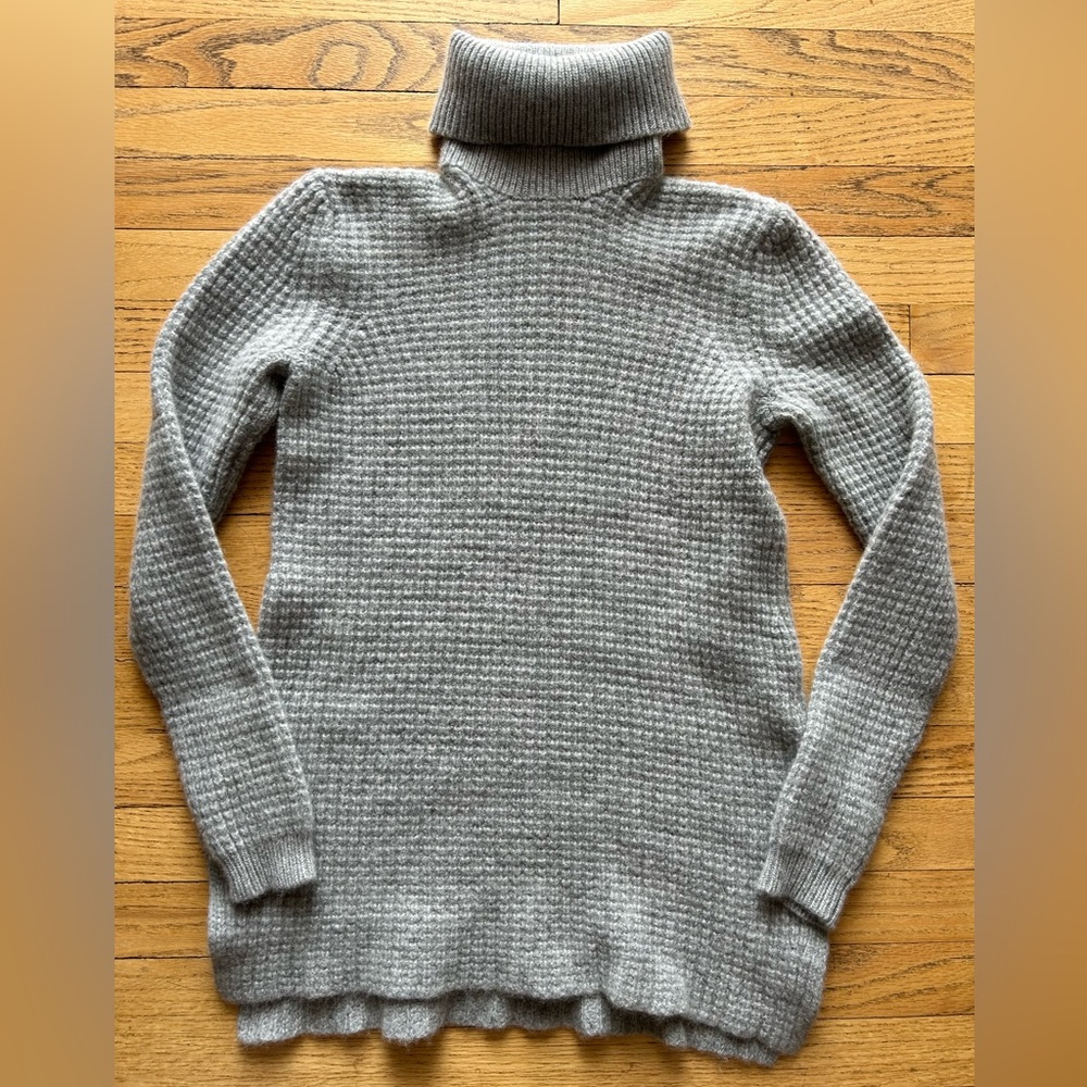 Women’s Gray Cashmere Sweater Sz Large Saks 5th Avenue